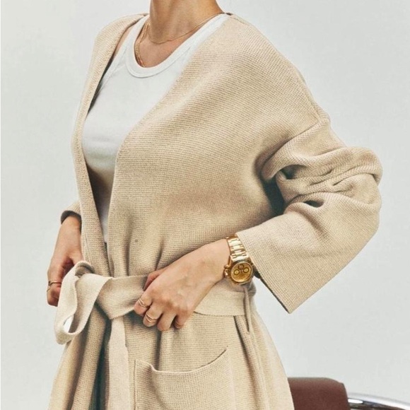 Little Puffy Robe Cardigan in Sand Color. - Picture 4 of 7